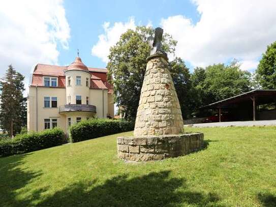 Residieren wie im Schloss, 3-Zi. mit Garten, EBK & Terrasse