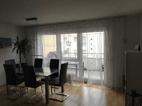 Stilvolle 3-Zimmer-Wohnung mit gehobener Innenausstattung, Balkon, Einbauküche und Aufzug