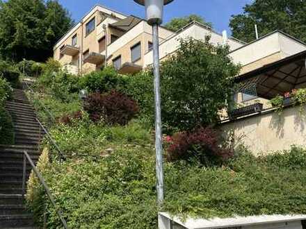 Beeindruckende Wohnung mit traumhaften Blick und großem Garten