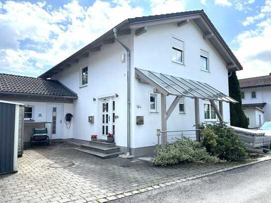 Schönes Einfamilienhaus mit Einliegerwohnung in ruhiger Lage