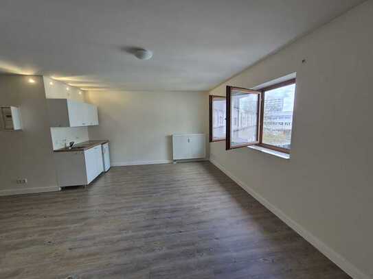 GERÄUMIGE WOHNUNG MIT EINBAUKÜCHE IM NEUBAU, LIFT!