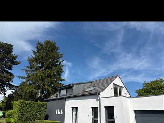 Nette Wohnung mit Terrasse und kleinem Garten