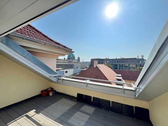 Berlin-Mitte: Helle Altbau-Wohnung mit Terrasse an der Spree direkt gegenüber dem Pergamon Museum