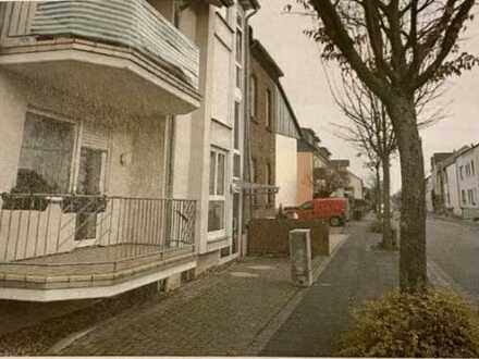 Gepflegte Hochparterre-Wohnung mit zwei Zimmern sowie Balkon und EBK in Hennef (Sieg)