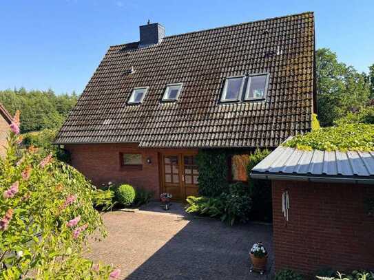 Großzügiges Einfamilienhaus auf idyllischem Grundstück nahe dem Krummsee