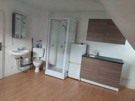 300 € warm - 17 m² - 1.0 Zi. mit Bad und kleiner Einbauküche