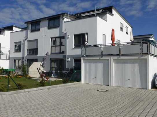 Schöne 3-ZKB mit Balkon im 2.OG in Mering in einem 3-Familienhaus