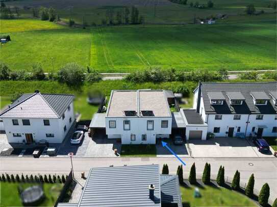 Modernes Wohnen in idyllischer Lage: Doppelhaushälfte mit Fußbodenheizung, Solaranlage und Carport!!