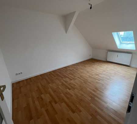 Schöne 2-Zimmer-Dachgeschosswohnung in Dortmund zu vermieten.