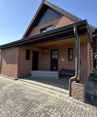 Einfamilienhaus - schönes und massives Holzhaus mit Terrasse & Garten