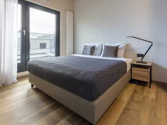 Canvas Living: 2-Zimmer Penthouse Möbliert