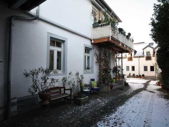 Wohnen und Arbeiten - Großzügige 3,5Z-Maisonette Whg mit EBK in charmantem Altbau