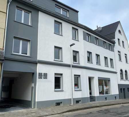 Stilvolle, neuwertige 2-Zimmer-DG-Wohnung mit EBK in Bergisch Gladbach