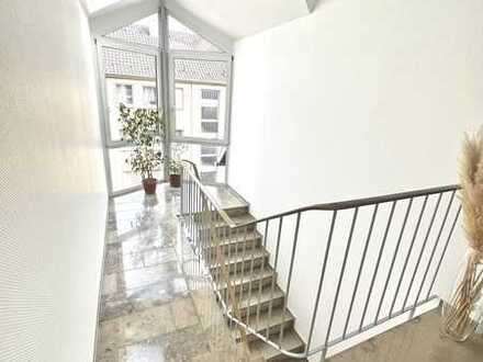 Schöne und helle 2-Zimmer-Dachgeschosswohnung mit Balkon und EBK in Mönchengladbach