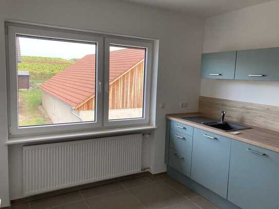 Attraktive und neuwertige 4-Raum-Wohnung mit Einbauküche in Horrweiler