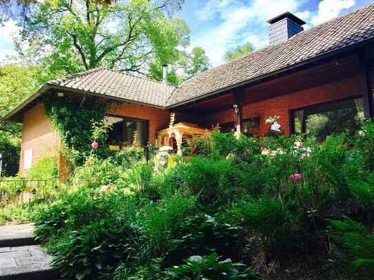 Traumhaus im Dornröschenschlaf! Wohnen und Arbeiten unter einem Dach mit Ausblick ins Grüne!