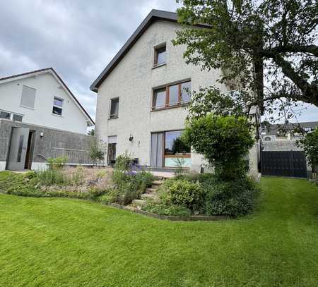 Moderne und kernsanierte DG-Wohnung im wunderschönen Aachen-Brand!!