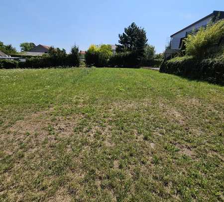 Großes Erschlossenes Baugrundstück in guter Lage