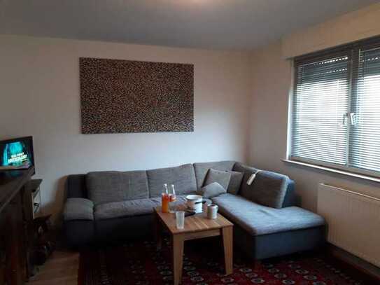 Schöne 2-Zimmer-Hochparterre-Wohnung mit Balkon in Köln Buchheim