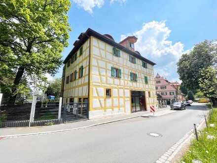 Stilvolles Dachgeschoss + offene Balken + Fußbodenheizung + LED-Licht + Carport + Übernahme EBK mgl