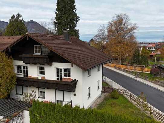 Moderne, helle Dachgeschosswohnung mit Südost-Balkon