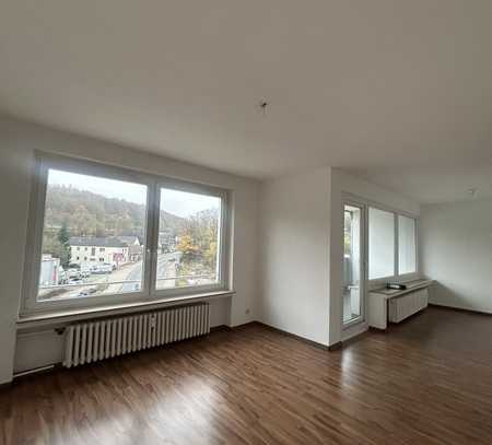 Helle 3-Zimmer-Wohnung mit Balkon und optionaler Garage in Ennepetal