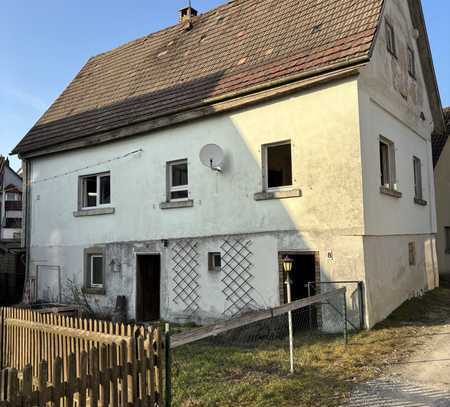—Altbauhaus—Renovierungsbedürftig mit großem Potenzial