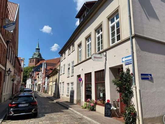 Wunderschöne Altstadt 3-Zimmer-Erdgeschosswohnung mit Terrasse und EBK in Lüneburg (Kreis)