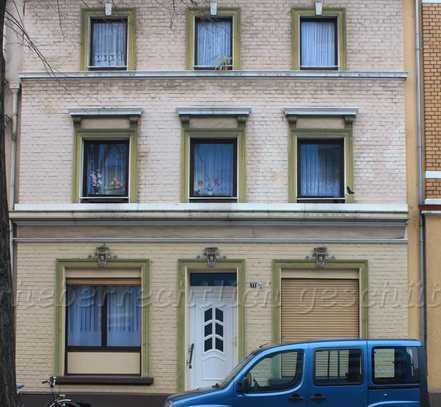 Denkmalgeschütztes-Mehrfamilienhaus in Köln Mülheim