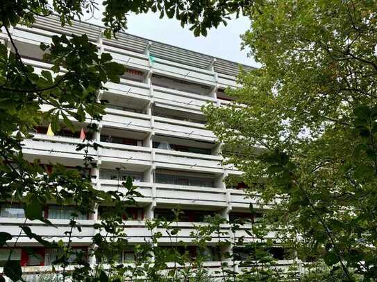 Vorankündigung! 
Frisch renoviertes und leeres Apartment mit Blick auf Olympiaturm in Schwabing-Wes