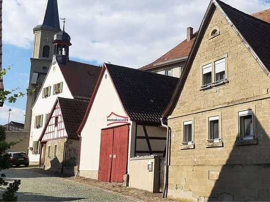 Einfamilienhaus mit Nebengebäude - kein Denkmalschutz - in 97342 Seinsheim