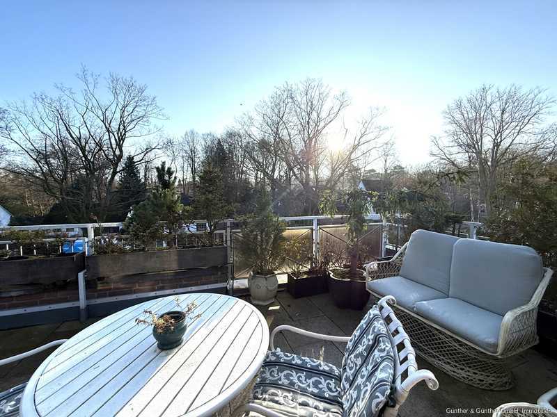 Einzigartiges Penthouse mit 2 Garagenstellplätzen in ruhiger Wohnlage