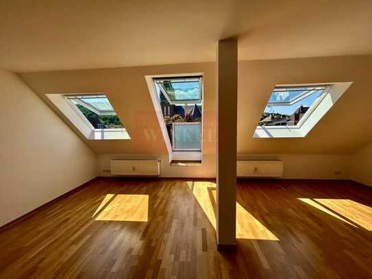 Moderne 1-Zimmer Dachgeschosswohnung zentral in Kessenich! -Tageslichtbad, EBK, Parkett-