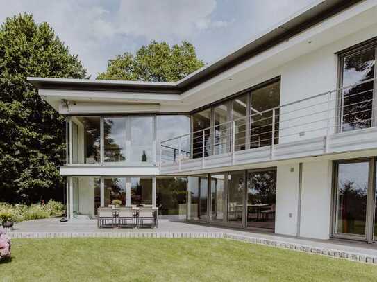 Villa im Bauhaus-Design in bester Hanglage