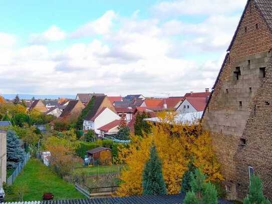 Schöne, helle, isolierte 3-ZKB-DG-Wohnung in Hockenheim