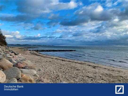 „Meerblick gefällig? Ihr Feriendomizil, nur ein Sandkorn vom Strand entfernt!“