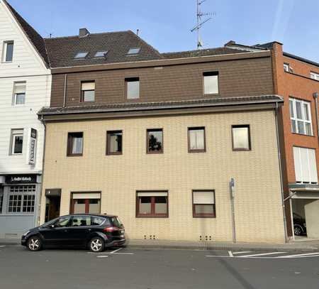 Vollständig renovierte 1-Zimmer-Terrassenwohnung mit Balkon und Einbauküche in Troisdorf