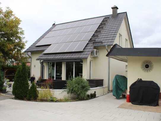 Modernes KfW40-Passivhaus mit Photovoltaikanlage und durchdachter Raumaufteilung – Ideal für Familie