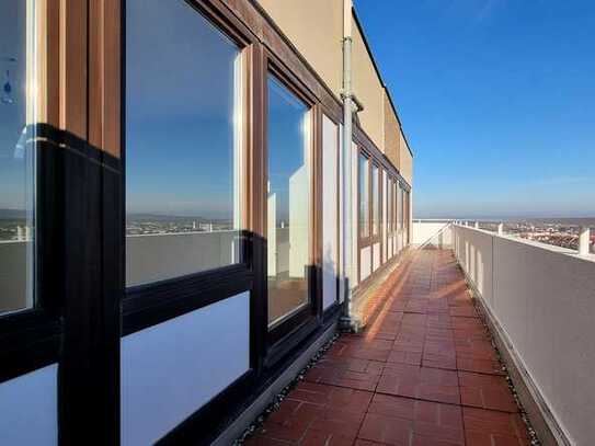 4 Zi.-wie Penthouse 109m² mit Garage, 20m² Balkon mit Panorama-Aussicht