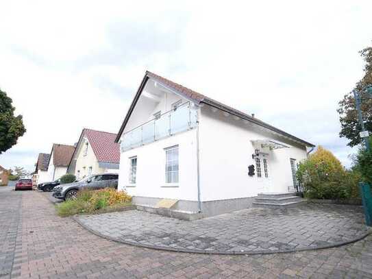 Freistehendes Haus mit Garage und Blick ins Grüne!