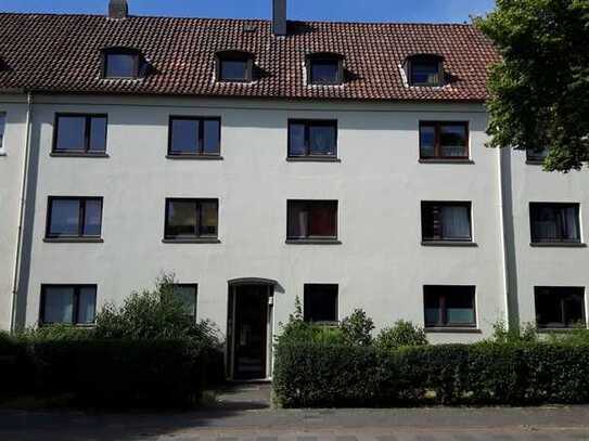 Gemütliche 1-Zimmer-Dachgeschoss-Whg. mit Badewanne und EBK optimal als erste Wohnung in Bremerhaven
