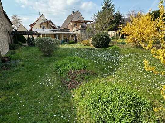 ++ 1-2 Familienhaus mit Doppelgarage, Carport + BAUPLATZ bzw. großem Garten in ruhiger Wohnlage ! ++