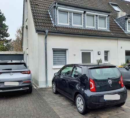 IMMOKONZEPT-NIEDERRHEIN: Tolle Lage, große Garage, 4 Stellplätze am Haus, Garten, Terrasse usw...