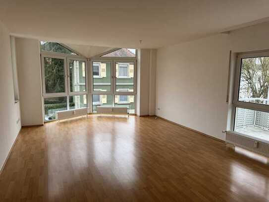 Stilvolle 4-Zimmer-Wohnung mit Balkon in Dreieich