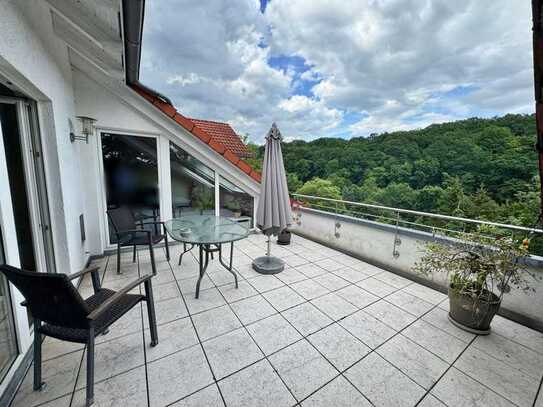 **Top gepflegte, großzügige Penthouse-Wohnung mit wunderschönem Ausblick**