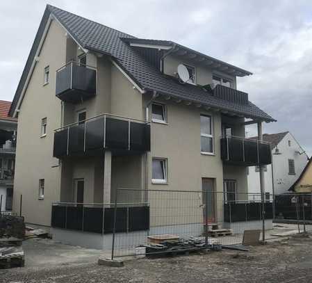Exklusive, neuwertige 3-Raum-DG-Wohnung mit gehobener Innenausstattung mit Balkon und EBK in Berg
