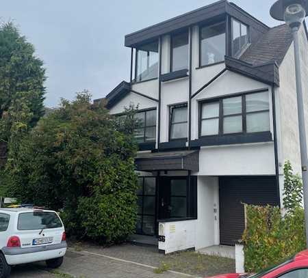 ALBERT WOLTER 1919 IVD! Köln-Lövenich, schmucke 2 Zimmerwohnung mit großer Terrasse.