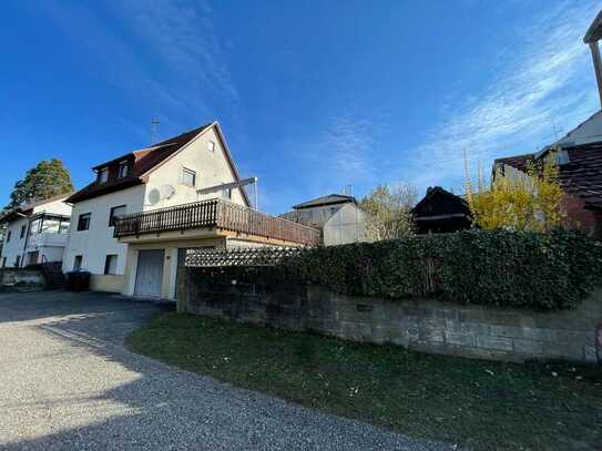 2 Familienhaus mit großer Terrasse und 2 Garagen in Weil im Schönbuch!