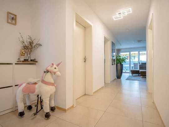 INVESTIEREN MIT SUBSTANZ: ERDGESCHOSSWOHNUNG MIT GARTEN & GARAGE
