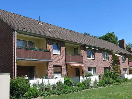 Charmante 3-Raum-Wohnung mit Balkon und Einbauküche in Stade